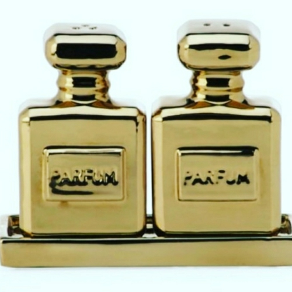 Gold Salt and pepper shakers